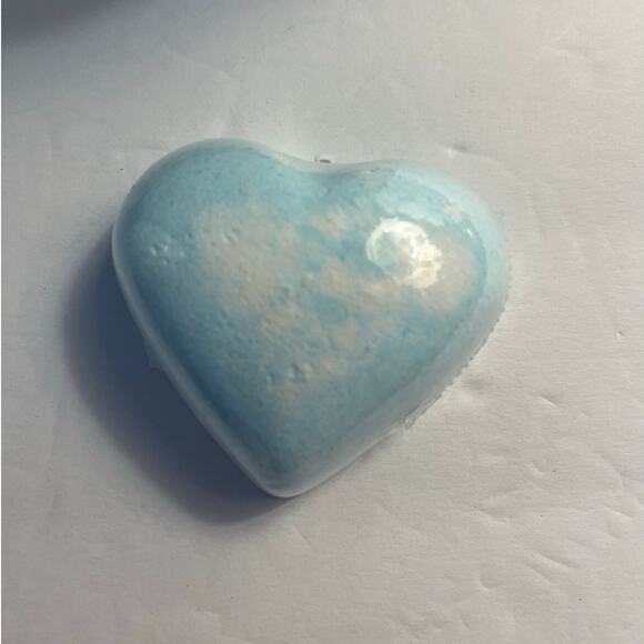 Best Wishes Gift Box with wine glass, candle, soap bath bomb and card - Picture 5 of 16